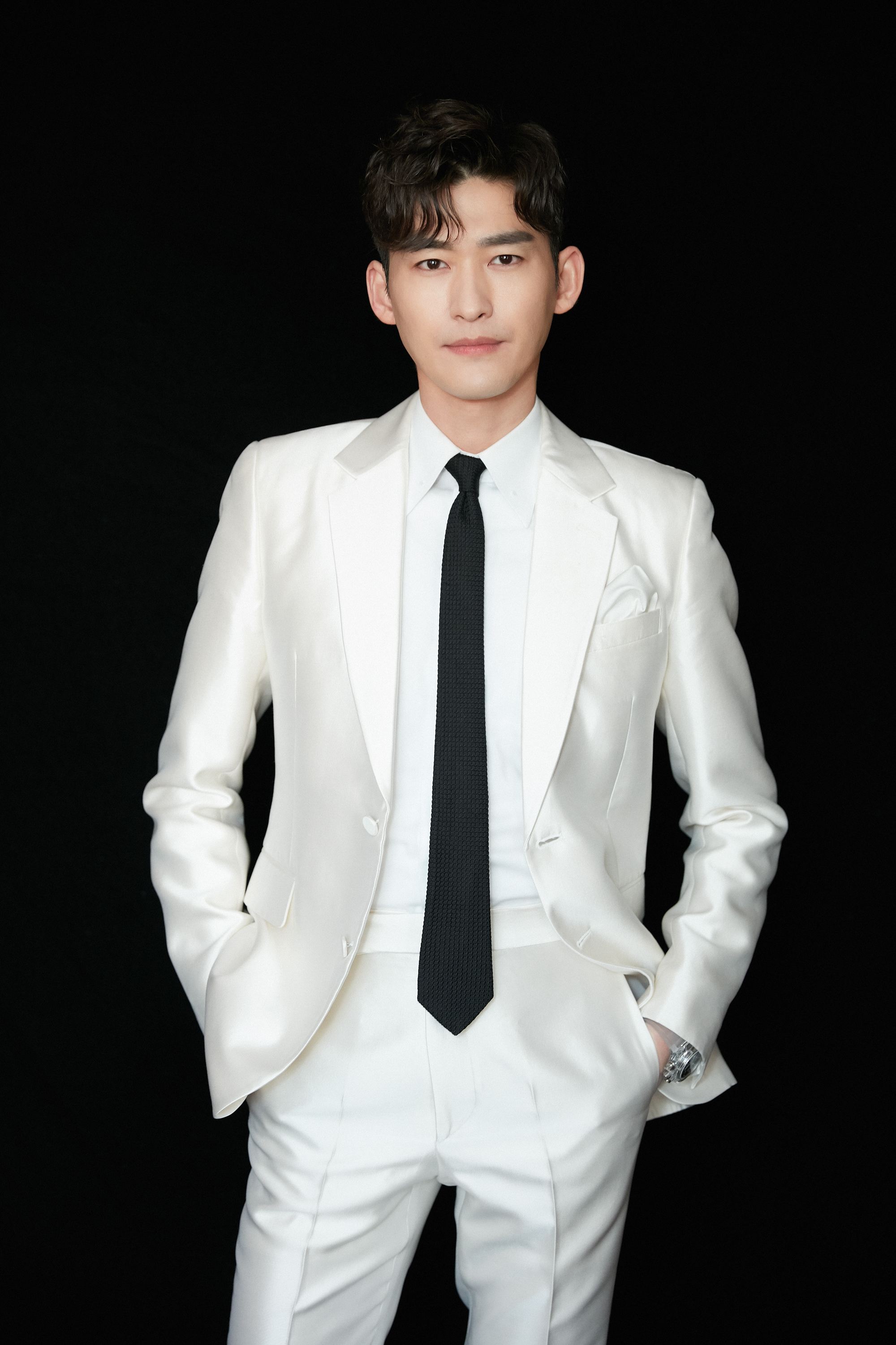 张翰撩杨超越,知情人:他对杨超越动了真情,为追杨超越送了几个资源