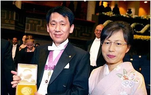 学习烂到留级 却凭着正经发表的第一篇论文 优雅斩获诺贝尔奖 日本 化学 诺贝尔 新浪新闻
