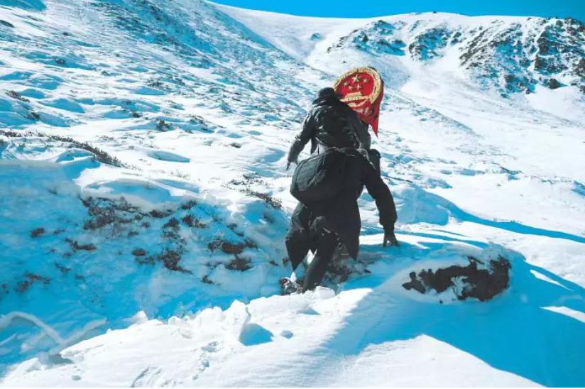 远方青木不管多远我都要带着国徽审判你