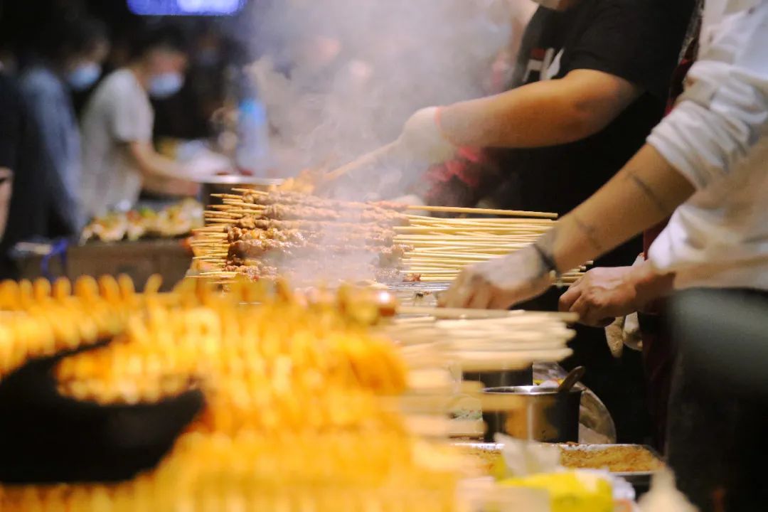 报复性旅游、报复性消费 万亿巨头美团3天暴涨1500亿