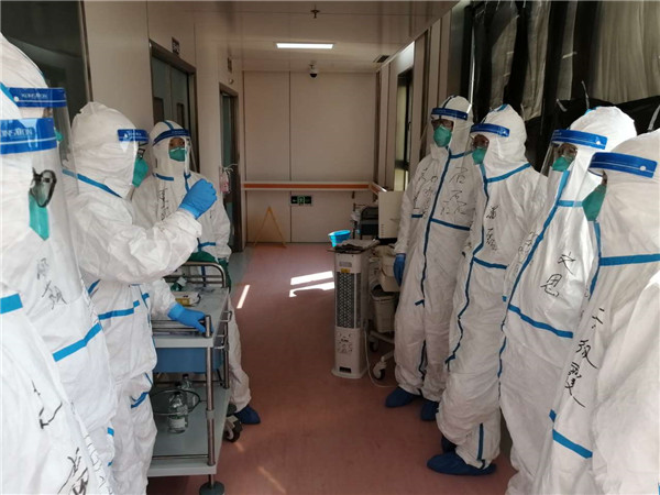 隔离病房里过长假，他说：让病人好起来，是我们存在的意义！休闲区蓝鸢梦想 - Www.slyday.coM