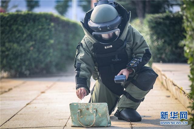 防爆特警的国庆节:假期坚守岗位是为了保证大家的安全