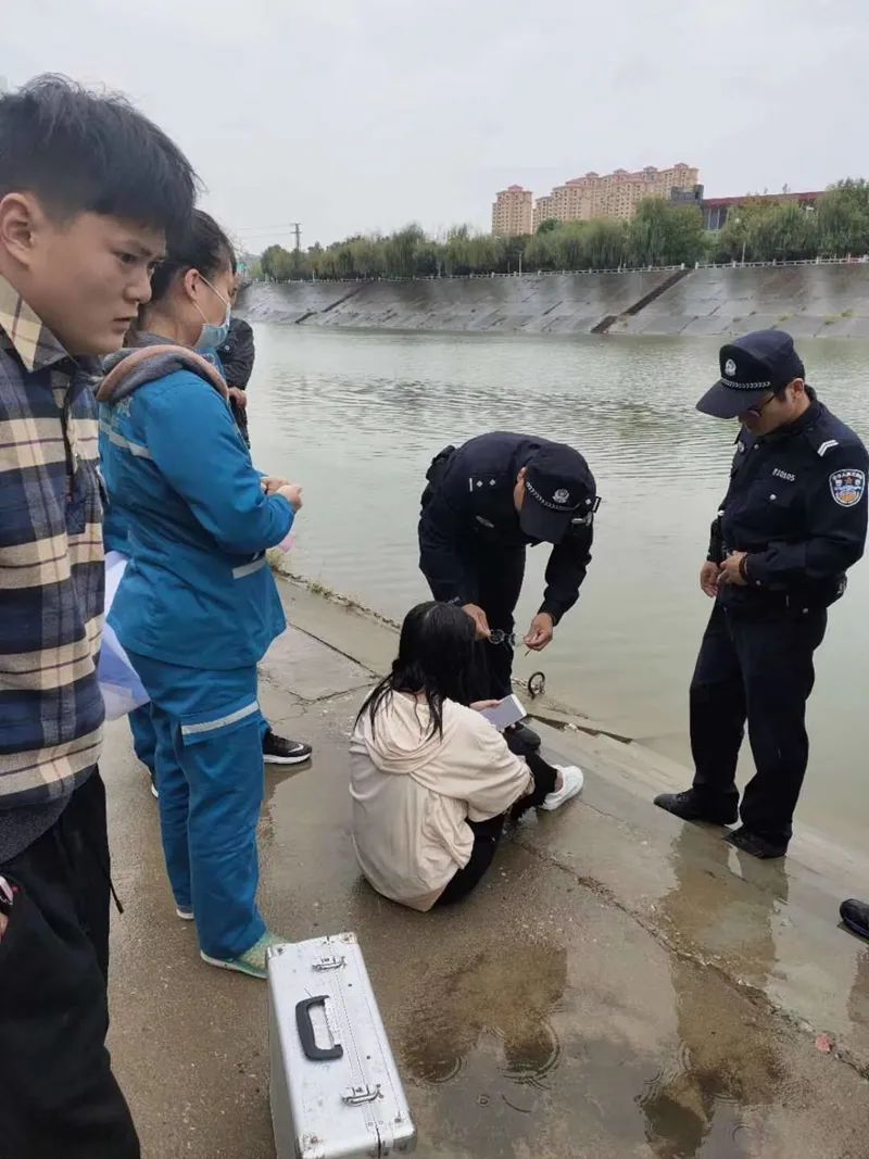 南阳一少女跳河轻生!