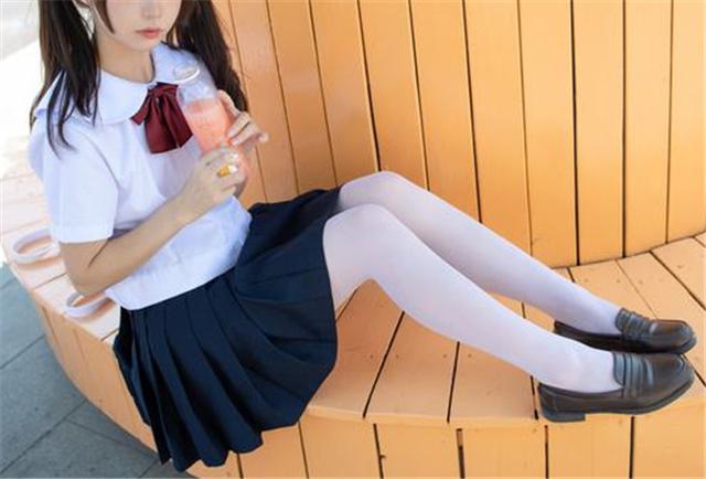 为啥宅男都喜欢娇小的冯提莫在她换上00后萝莉裙后我明白了