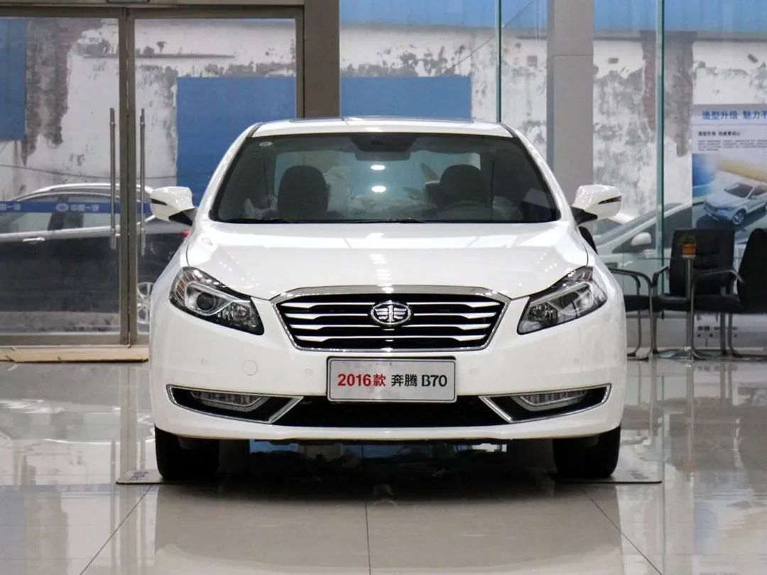 第一代奔腾b70奔腾b70的外观设计经历了三代车型演变,变得更加成熟和