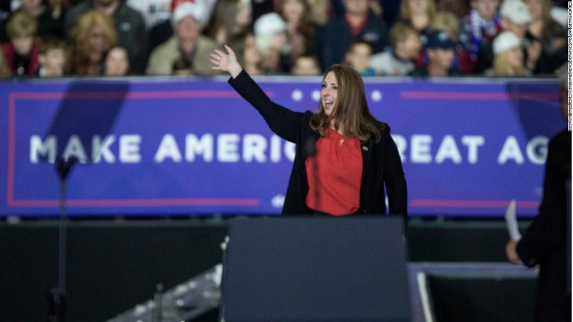 特朗普身边34人确诊▲尴尬了！还没给特朗普做流调，他身边34人已经确诊了