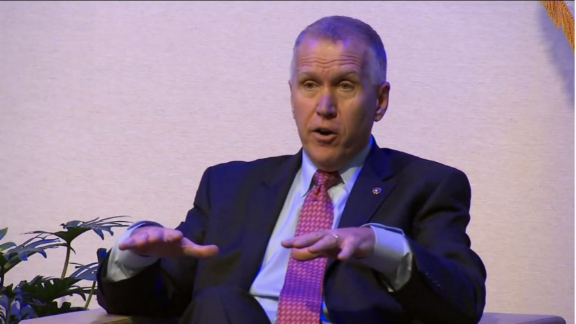 特朗普身边34人确诊▲尴尬了！还没给特朗普做流调，他身边34人已经确诊了