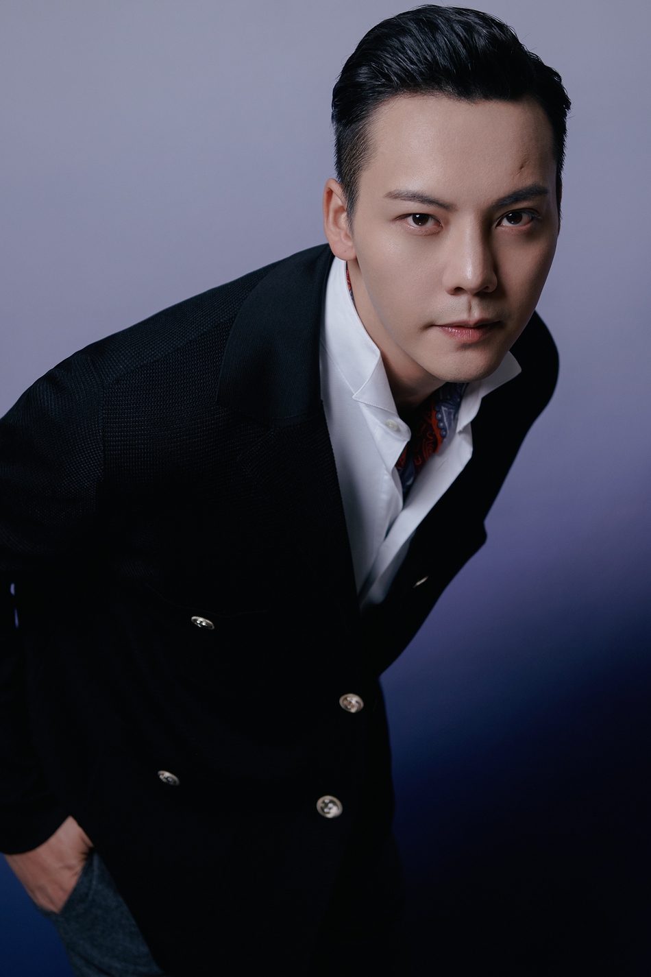 陈伟霆写真大片曝光 西装叠搭绅士有品