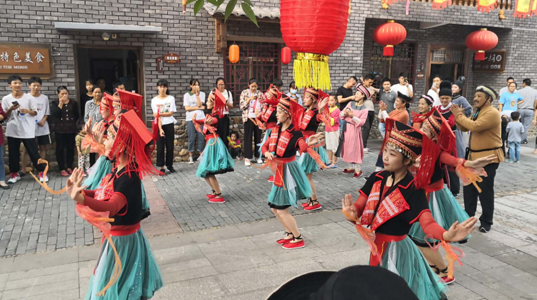 正文  十月份的赣州   凉风刚起,秋意渐浓   这几天   赣州人的朋友圈