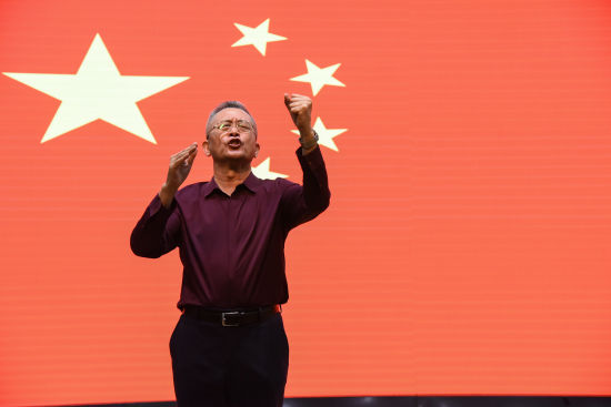 坚持10年推动国歌立法指挥家于海在上海图书馆讲述国歌的故事