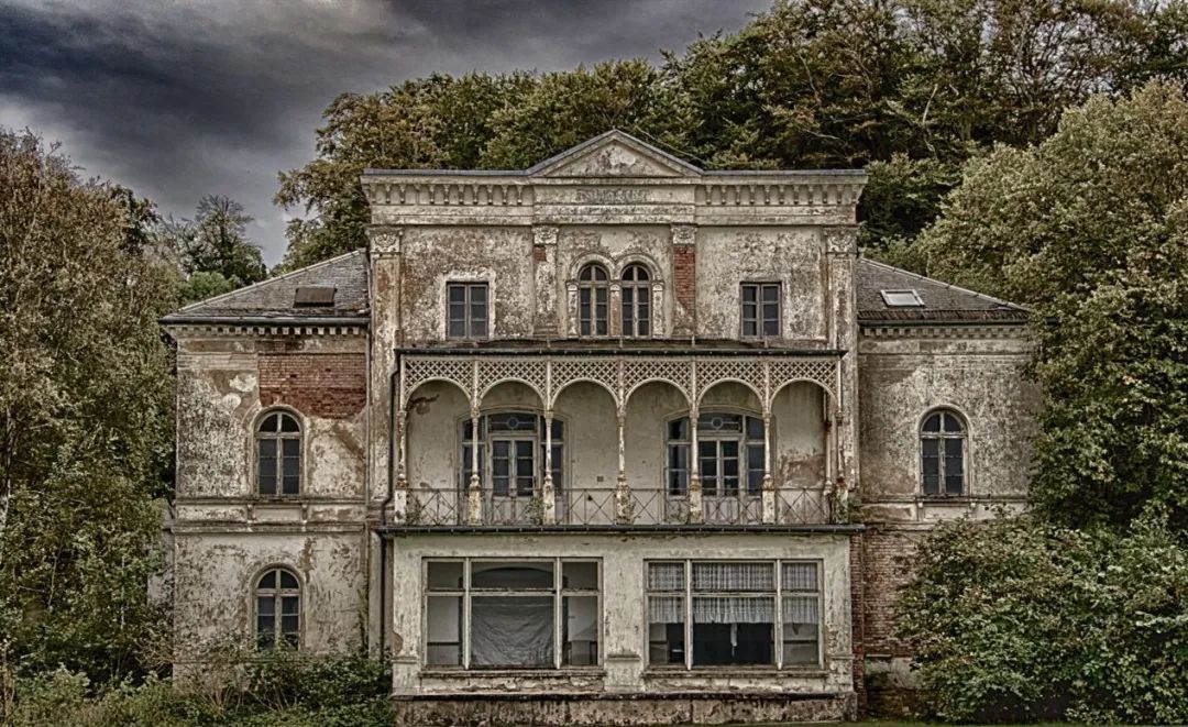 郊区的别墅,正在沦为贫民窟