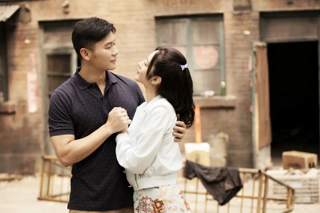 李晨王晓晨演绎胡同青年奋斗史广东卫视幸福里的故事全国首播