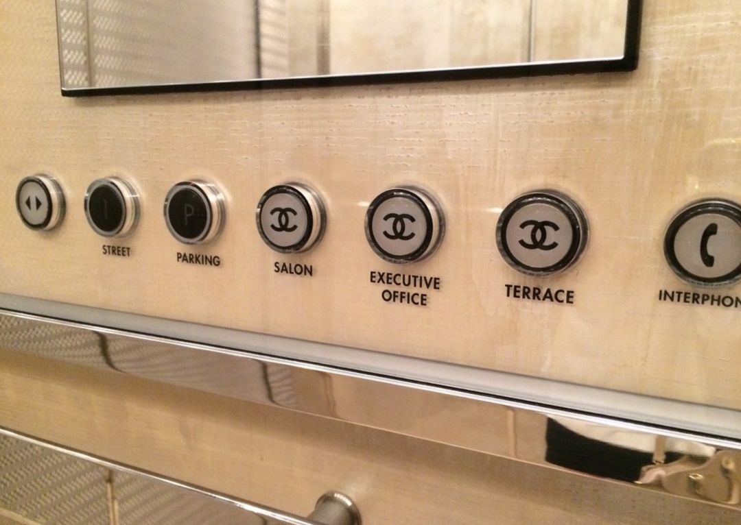 Chanel餐厅的电梯