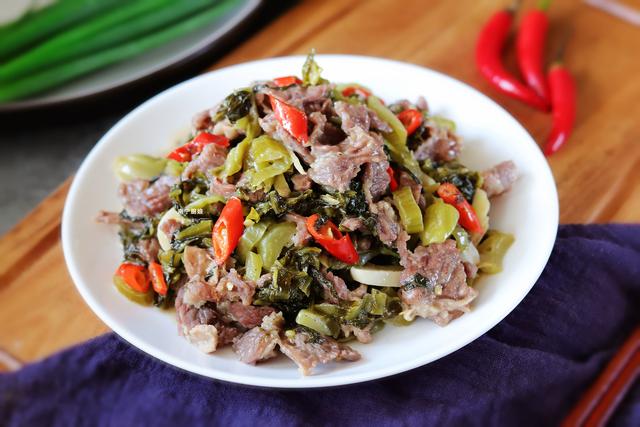 教你营养又下饭做法,每次做上一盘干掉半锅饭|酸菜|牛肉|花椒粒_新浪