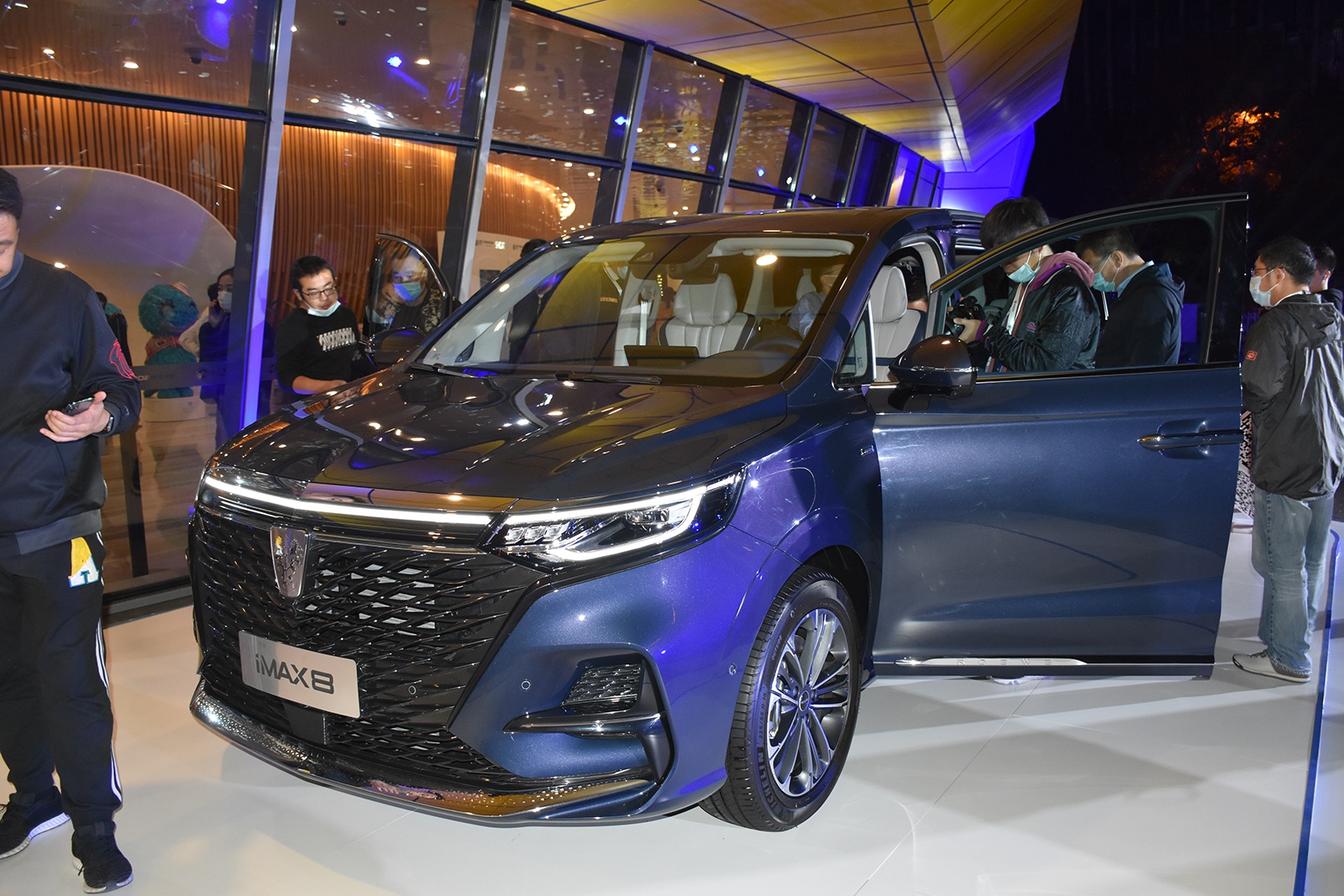 上汽荣威imax8售18.88万起