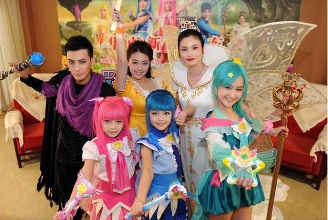 12年后,当初的3个"小魔仙"现状各不相同,其中一人已嫁为人妻