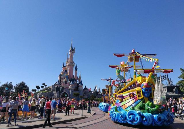 欧洲不断亏损的迪士尼游乐园,连续亏损23年,还负债22亿美元