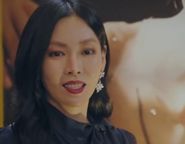 先是用声乐老师欺骗吴允熙母女,是露娜学错了考试内