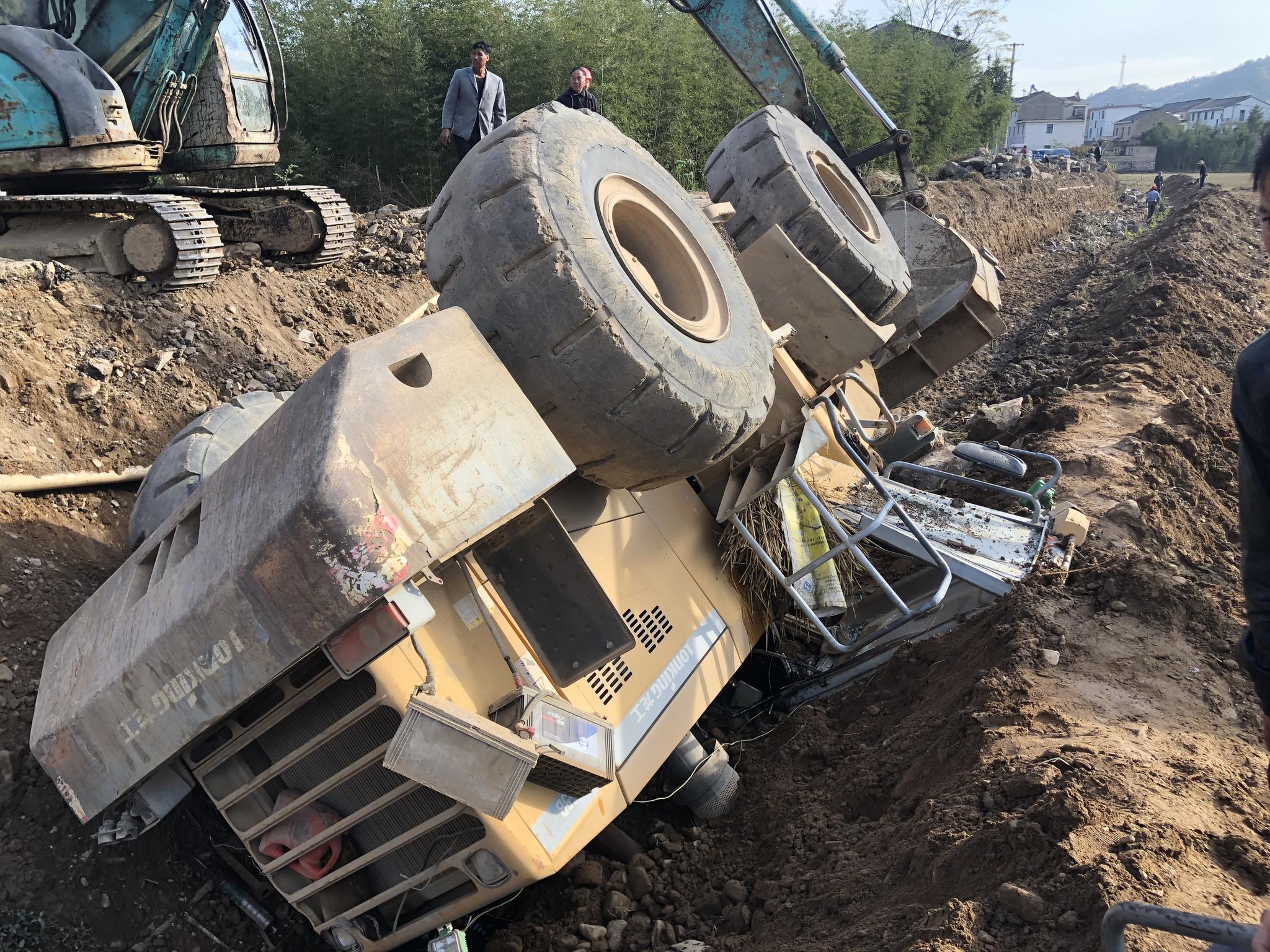 目前,事故具体原因正在进一步调查核实中.