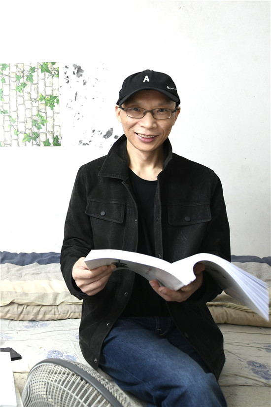 男子湖师大毕业后蜗居20年坚持复原《红楼梦》,每天花费不超10元休闲区蓝鸢梦想 - Www.slyday.coM 男子湖师大毕业后蜗居20年坚持复原《红楼梦》,每天花费不超10元休闲区蓝鸢梦想 - Www.slyday.coM