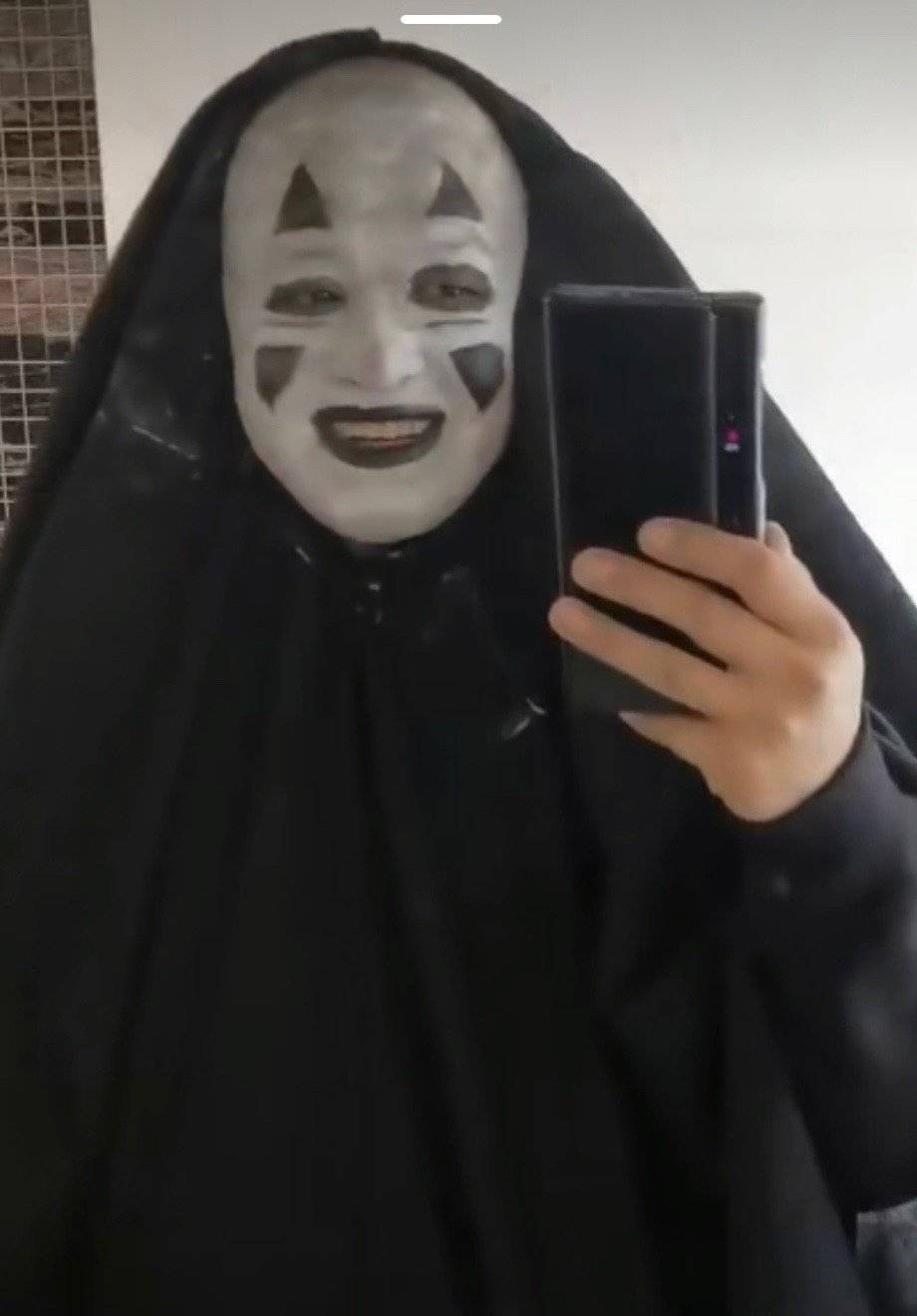 包贝儿无脸男蹭热度?