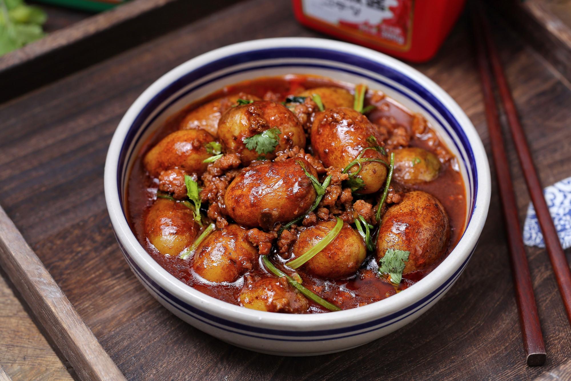 小土豆这样做从小到大也吃不够,酱香浓郁又入味,一口一个真过瘾