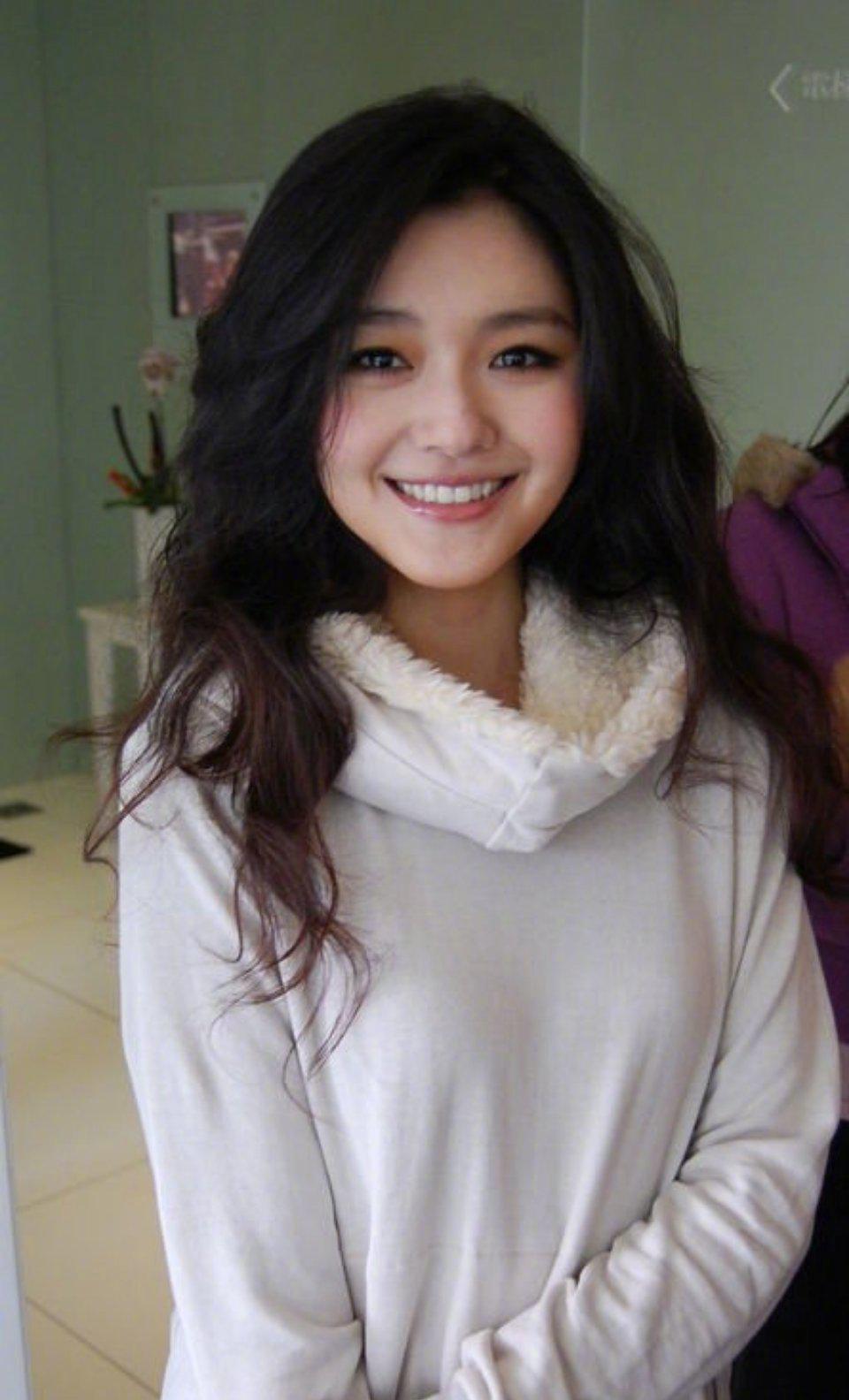 大s小时候皮肤可黑了,但是她从小就爱美……|大s_新浪新闻