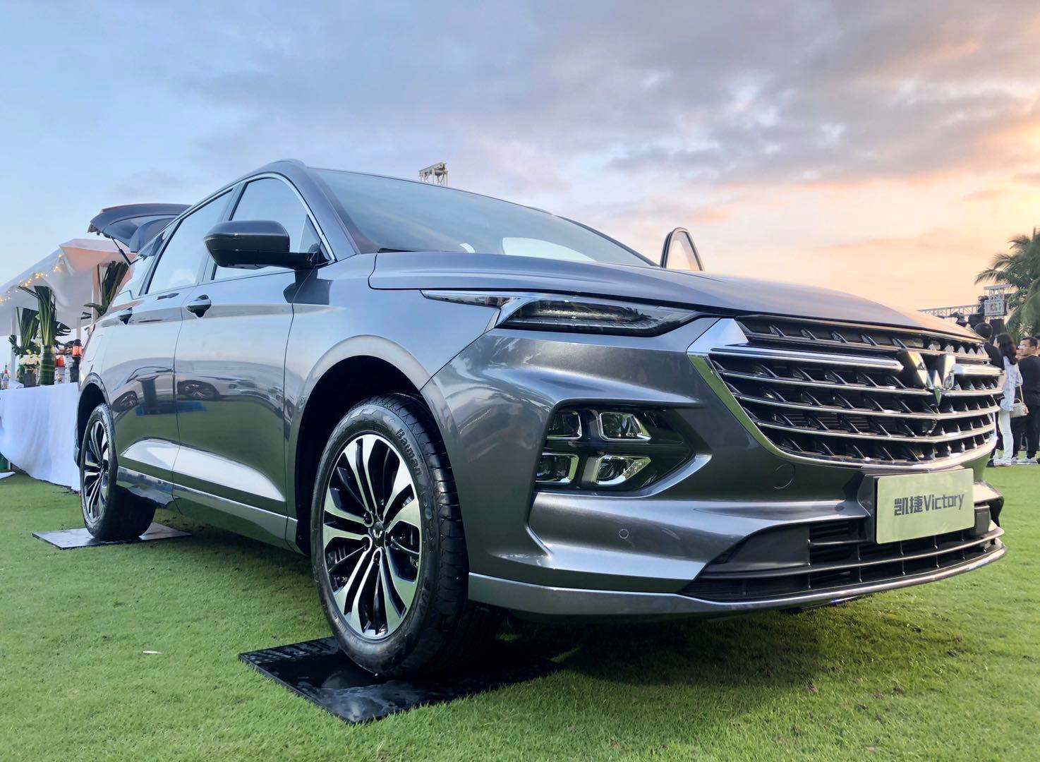 4 x"大四座"亲民神车 五菱银标首款车型凯捷上市售8.58万元起