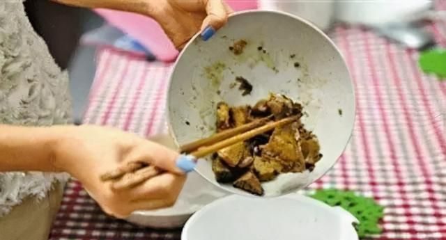 总说吃剩菜会患上癌症,为什么老人吃到现在都没事?有道理吗?