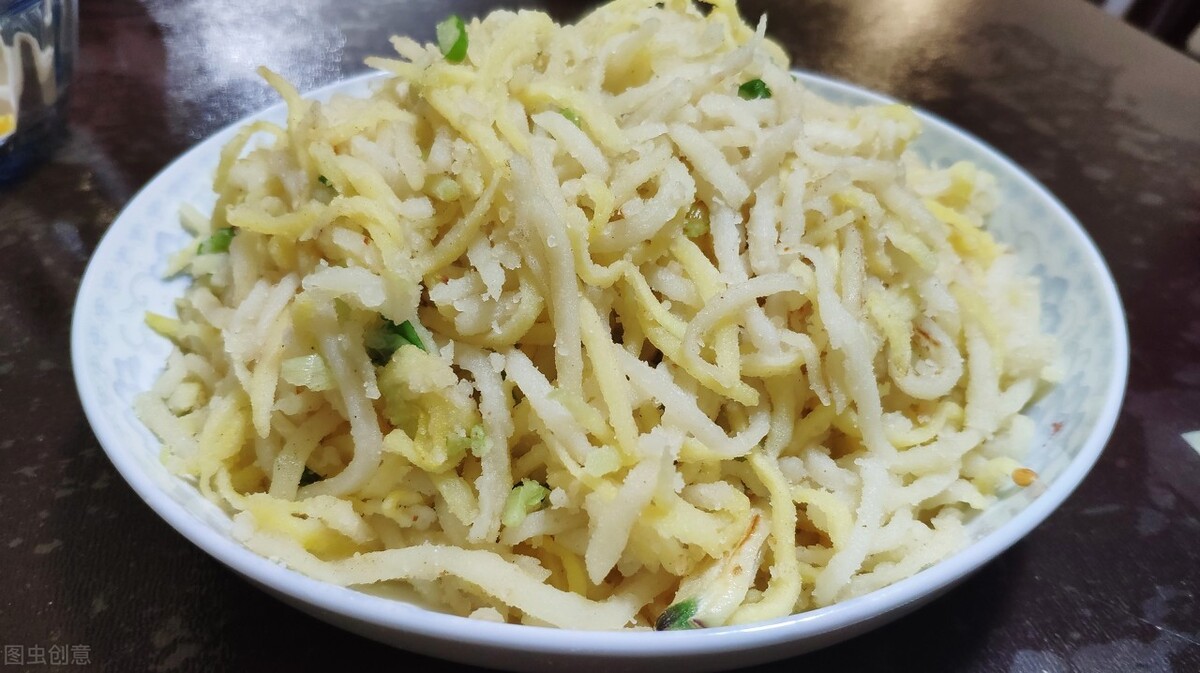 山西特色美食,土豆拨烂子,既可以作主食也可作菜吃