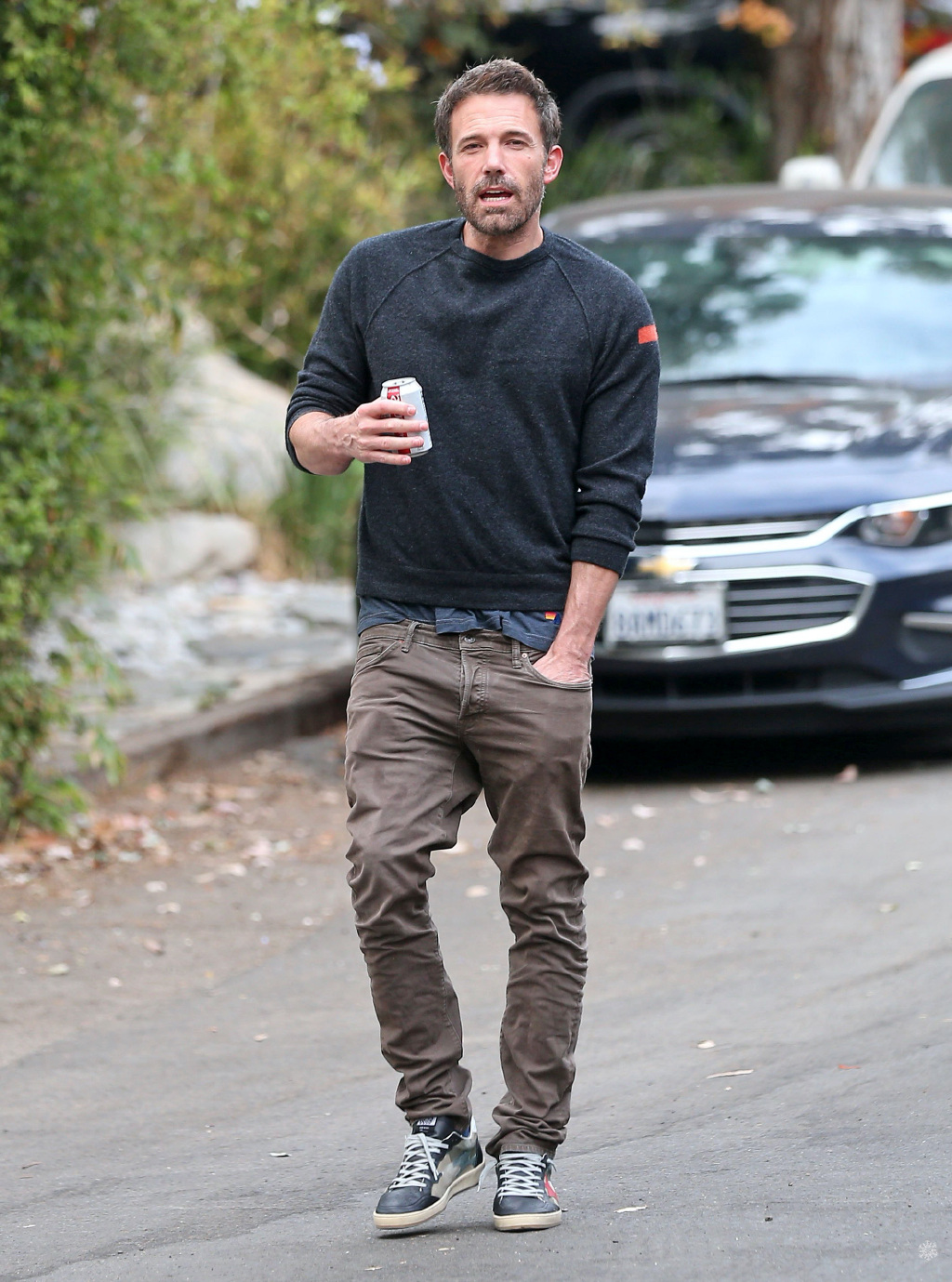 48岁本·阿弗莱克身材暴瘦!男神颜超有轮廓,身高192的长腿抢眼