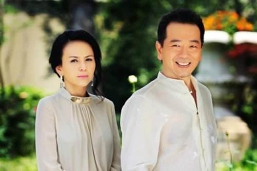 老戏骨张晨光隐婚20年,妻子不求名利只求简单幸福,被宠成公主