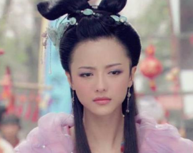 她是活佛济公中的仇天鹅穿上军装颜值达到巅峰