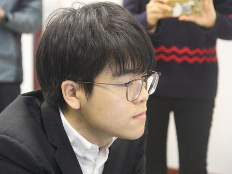 三星杯决赛首局申真谞滑标 柯洁速胜拔得头筹