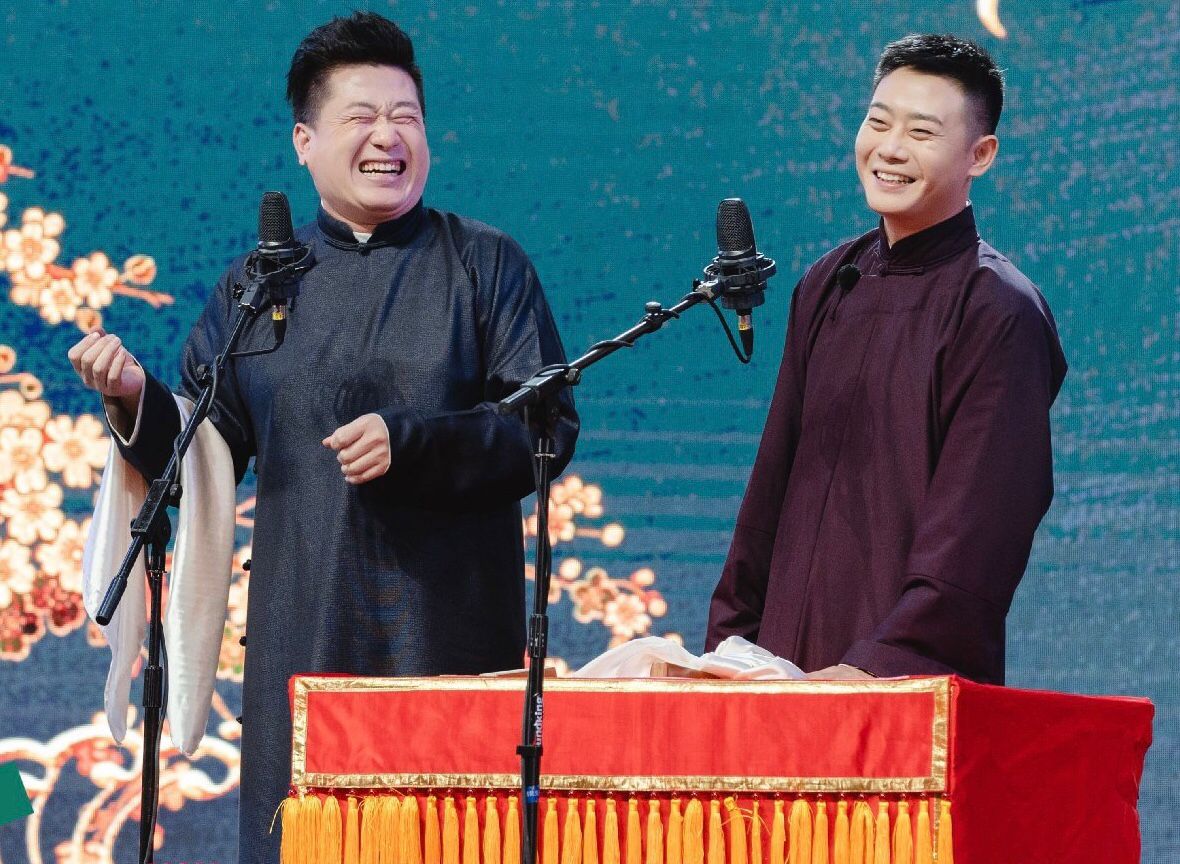 德云相声大会秦霄贤收高圆圆鲜花何九华与新老搭档同框引关注