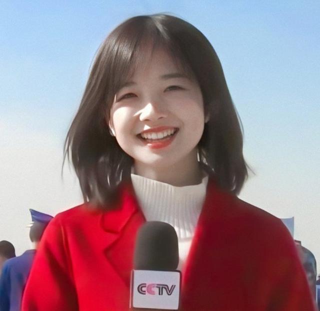 央视最美初恋脸王冰冰靠颜值上热搜穿西装身材娇小超甜美
