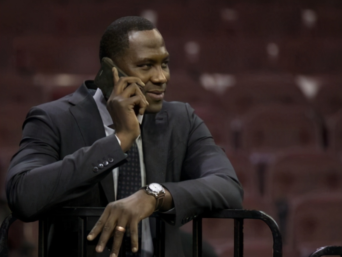 工作,2017年成为下属发展联盟球队总经理,2018年布莱恩克朗吉洛下课后