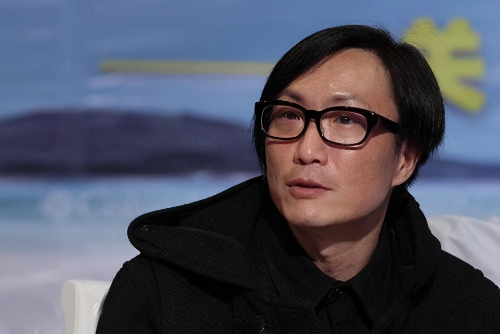 郑中基在影片中饰演的是麦炳荣,中原护国大将军,武功高强,郑中基的