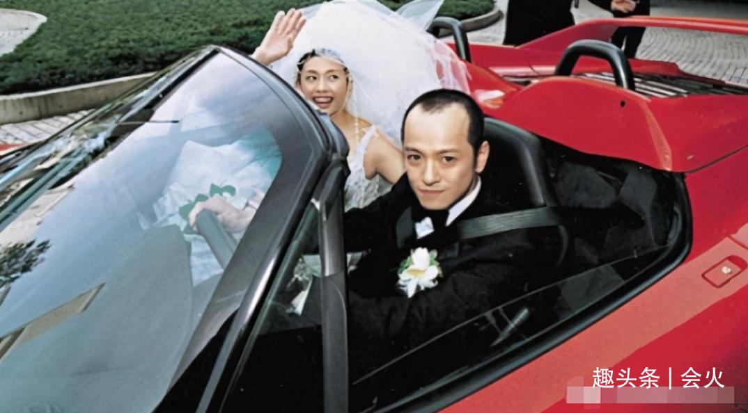 邱淑贞一家罕见同框富豪老公被曝亏损4亿她的豪门梦碎了