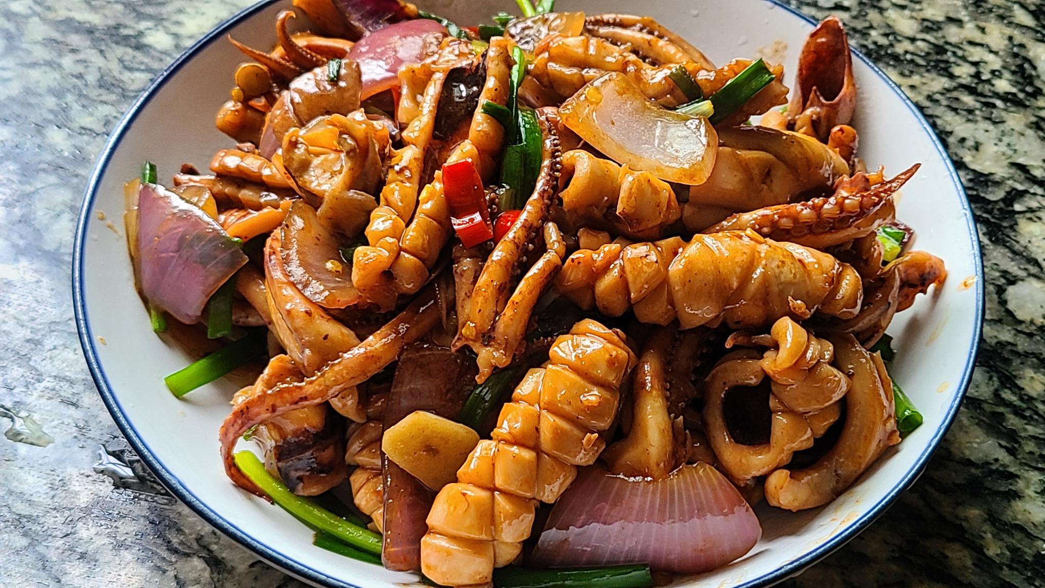 爆炒鱿鱼的做法,香辣下饭又好吃,这一道美味家常菜,味道很棒