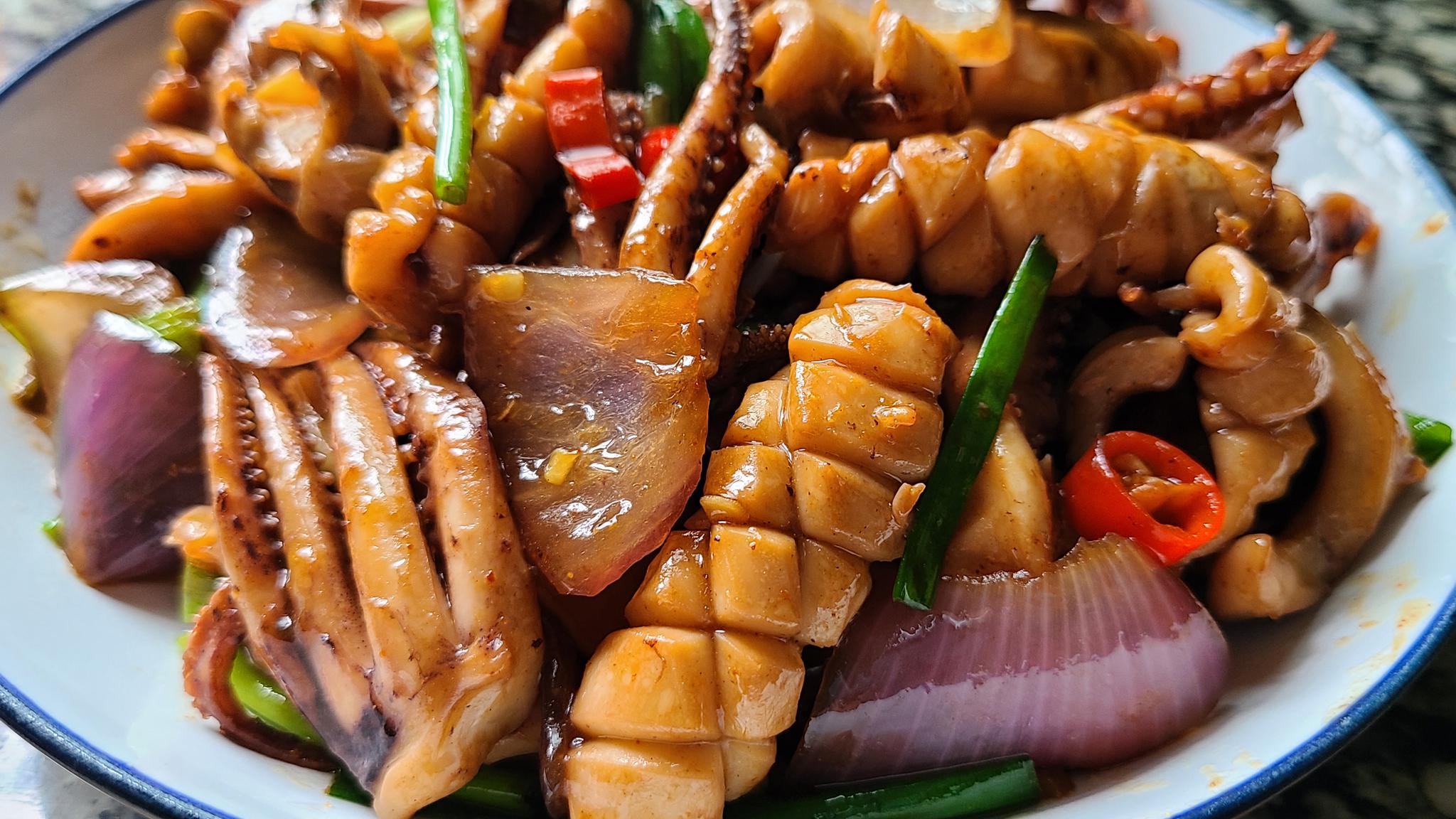 爆炒鱿鱼的做法,香辣下饭又好吃,这一道美味家常菜,味道很棒