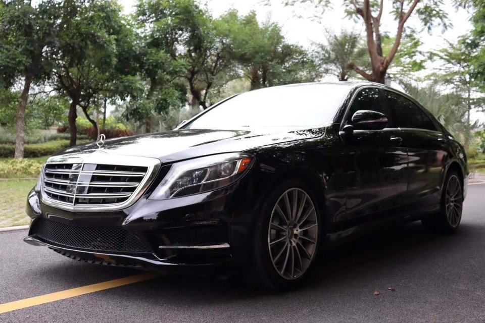 18款德国版奔驰s550售价45万感受到顶级轿车领域的豪华新趋势