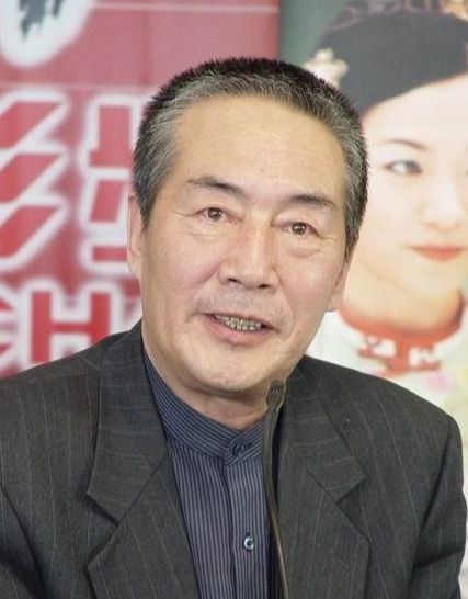 56岁成名曾以抗麻袋为生,与妻恩爱56年0绯闻,儿子是国人的骄傲