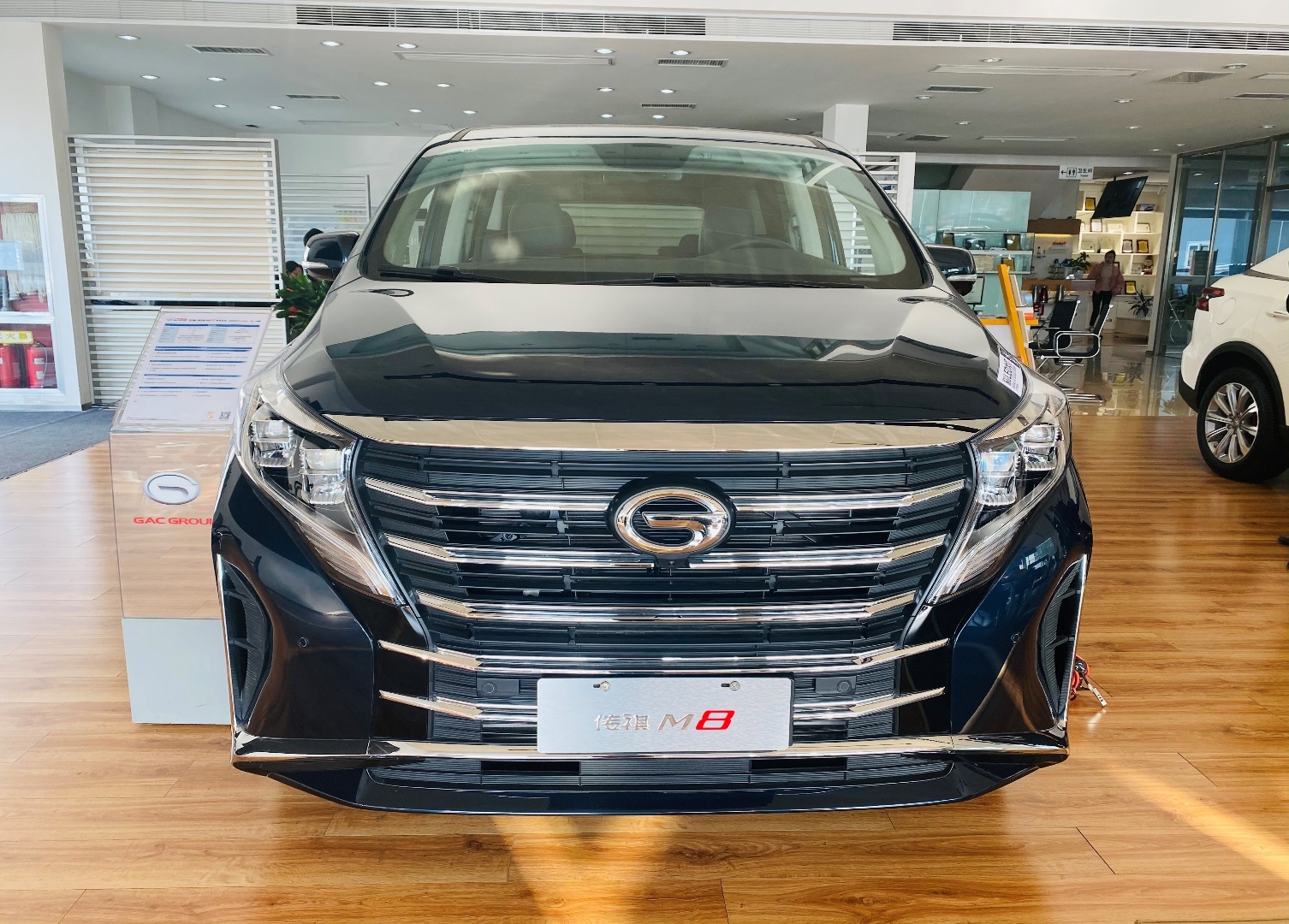 全新传祺m8外观霸气内饰奢华配置成亮点