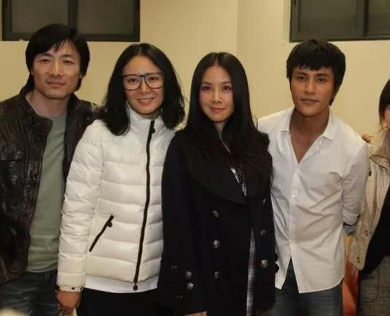 却遭嘲长得不像,孩子生母至今身份成谜|社交媒体|陈坤|陈尊佑_新浪