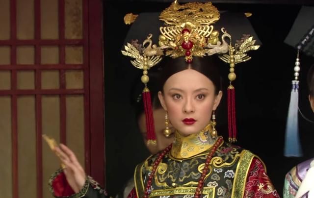 甄嬛传:甄嬛回宫时,苏培盛为何给她一件红衣?背后原因让人意外