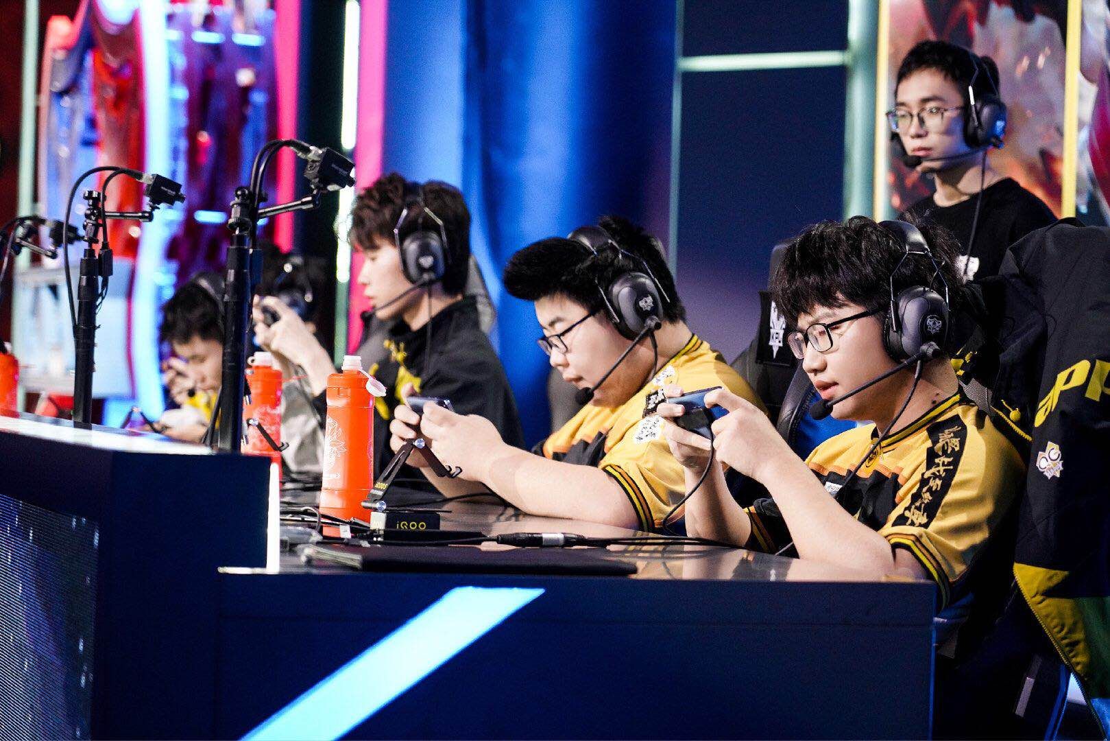 kpl:qg又开始大换血,妖刀回归射手?刺痛只能跟二队训练