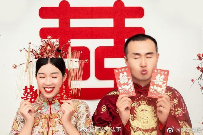 那对因疫情推迟婚礼的军人情侣拍婚纱照了休闲区蓝鸢梦想 - Www.slyday.coM 那对因疫情推迟婚礼的军人情侣拍婚纱照了休闲区蓝鸢梦想 - Www.slyday.coM