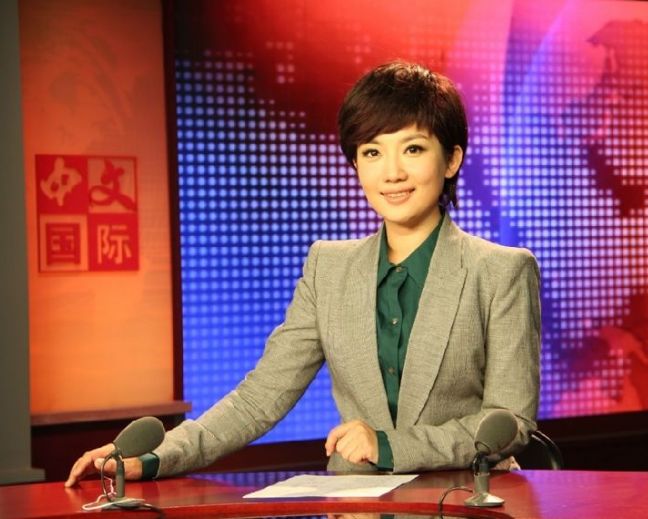 2002年3月,中央电视台西部频道招考主持人,王端端便报名参加,最终通过