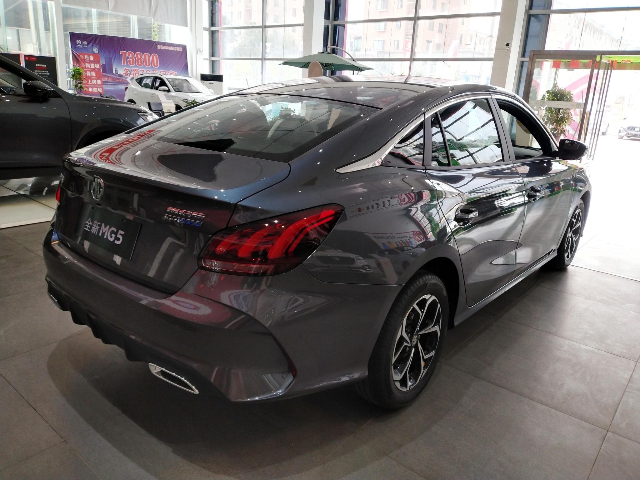 新一代名爵5到店实拍,大溜背配雅马哈音响,定位"8万潮跑"